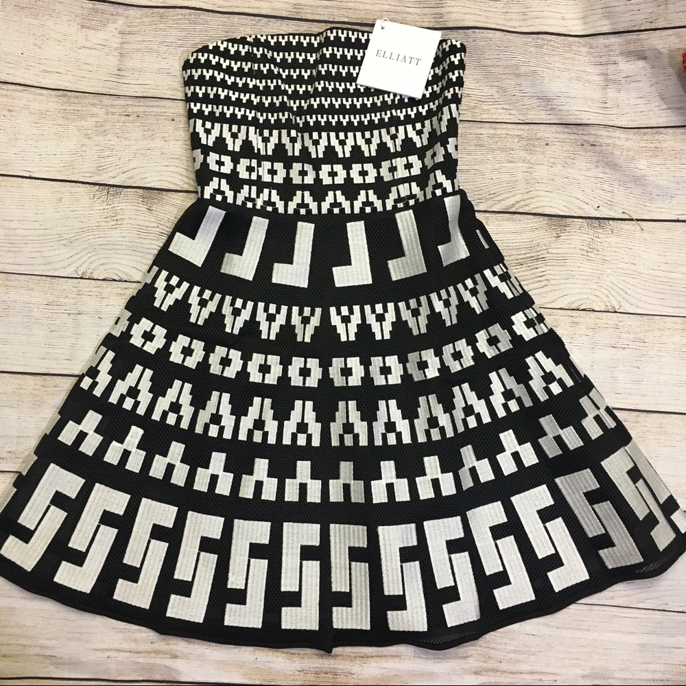 Elliatt Escape Geometric Print Strapless Dress - Picture 2 of 7